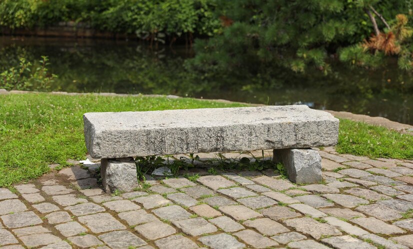 Mesa e banco de concreto para jardim